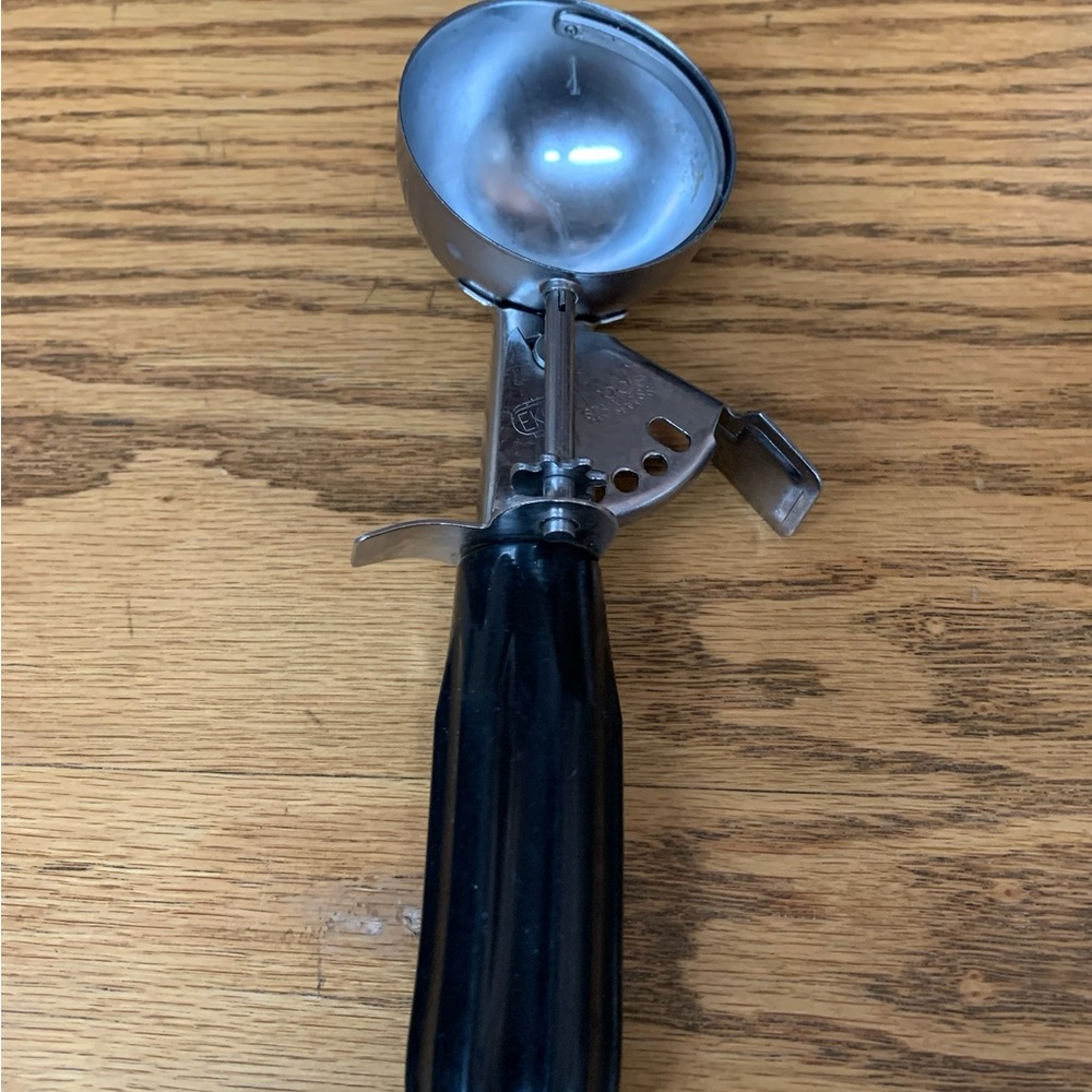 Vintage EKCO Miracle Black Handled Stainless Steel Ice Cream Scoop Vintage USA